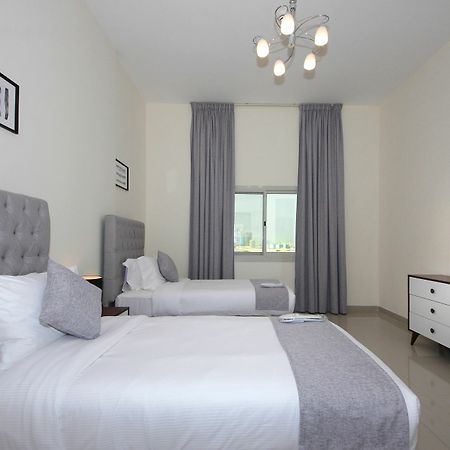 דובאי Spacious 2 Bedroom In Al Telal 11, Al Barsha 1 מראה חיצוני תמונה