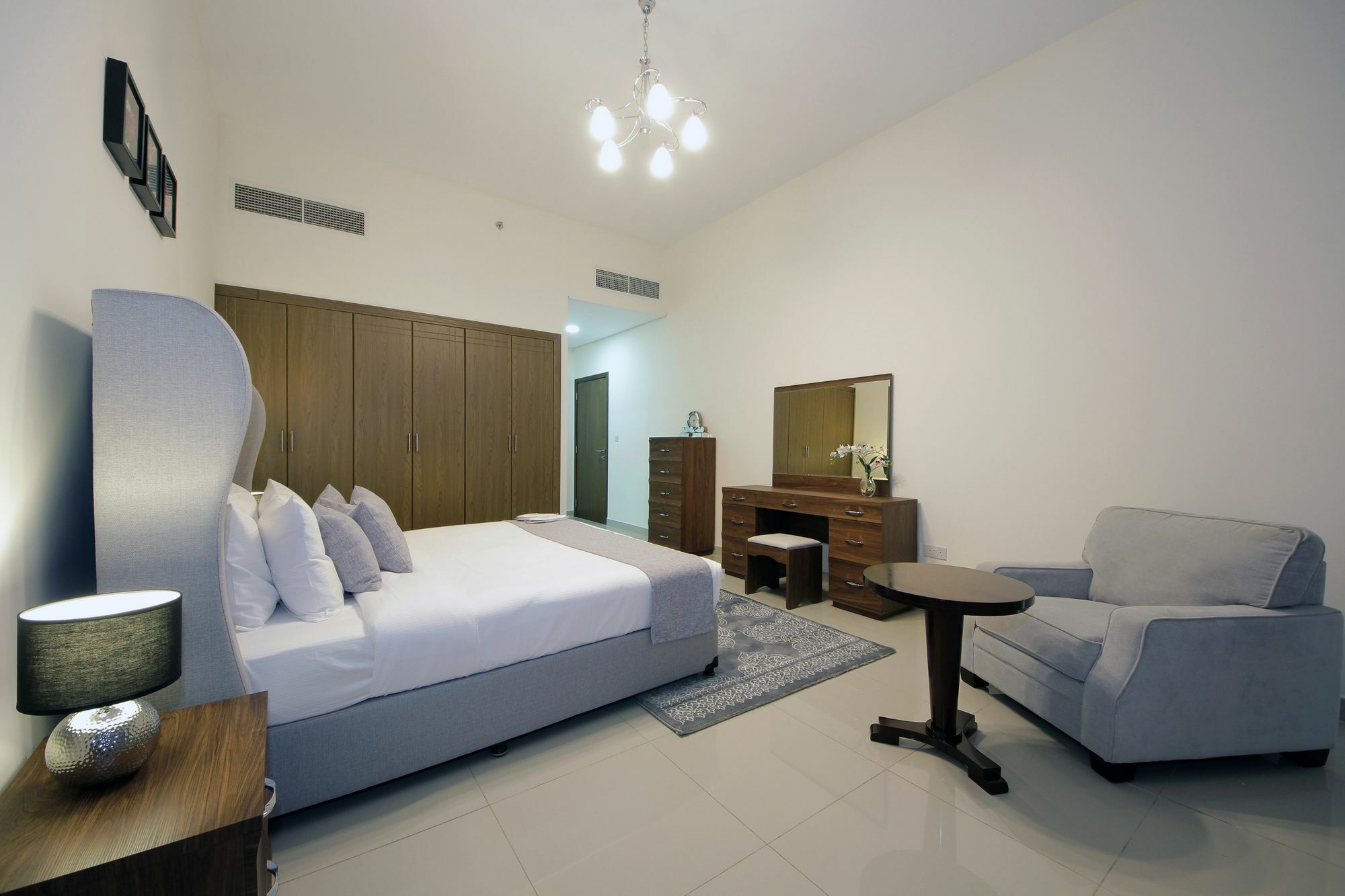 דובאי Spacious 2 Bedroom In Al Telal 11, Al Barsha 1 מראה חיצוני תמונה