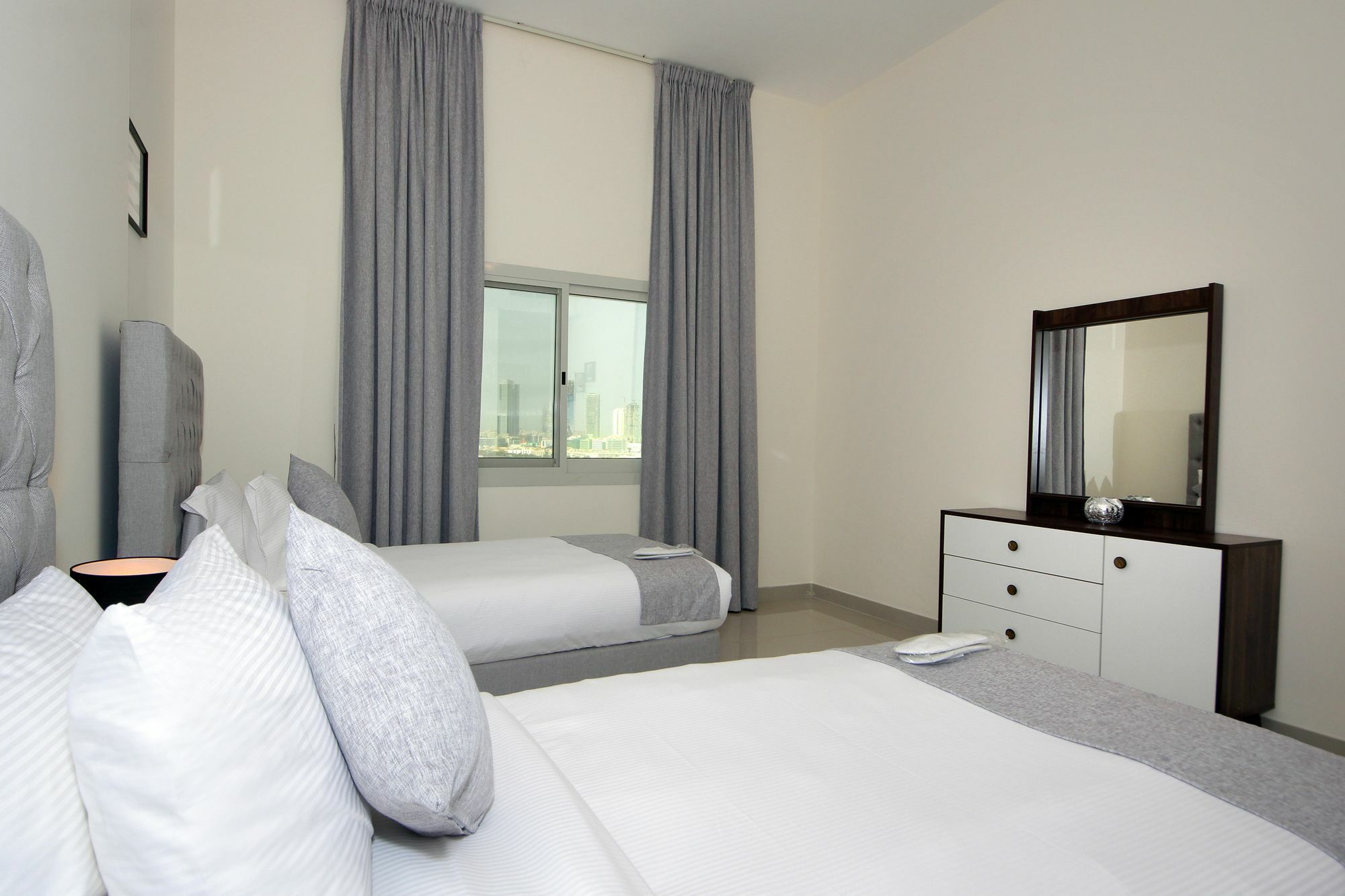 דובאי Spacious 2 Bedroom In Al Telal 11, Al Barsha 1 מראה חיצוני תמונה