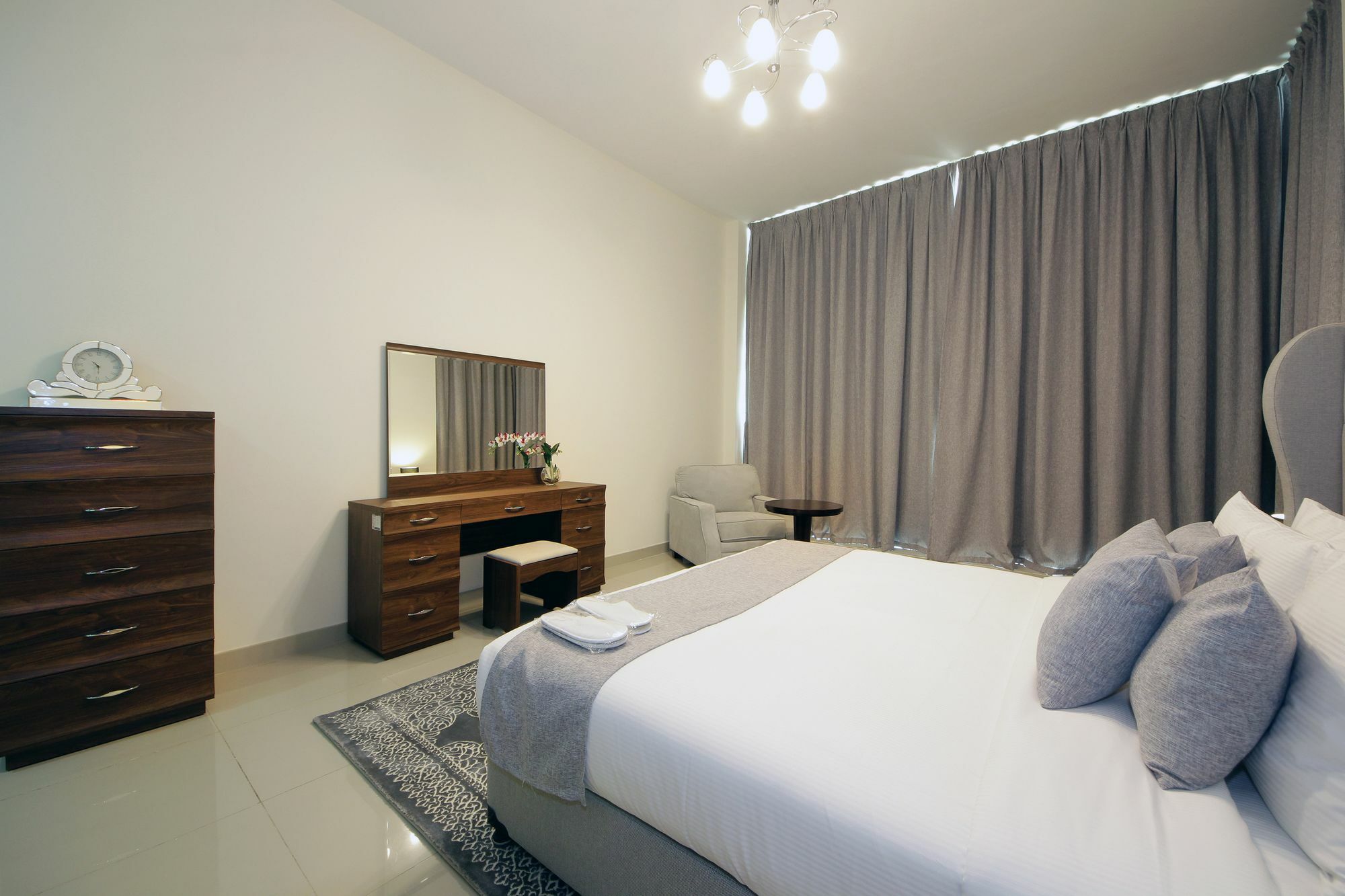 דובאי Spacious 2 Bedroom In Al Telal 11, Al Barsha 1 מראה חיצוני תמונה