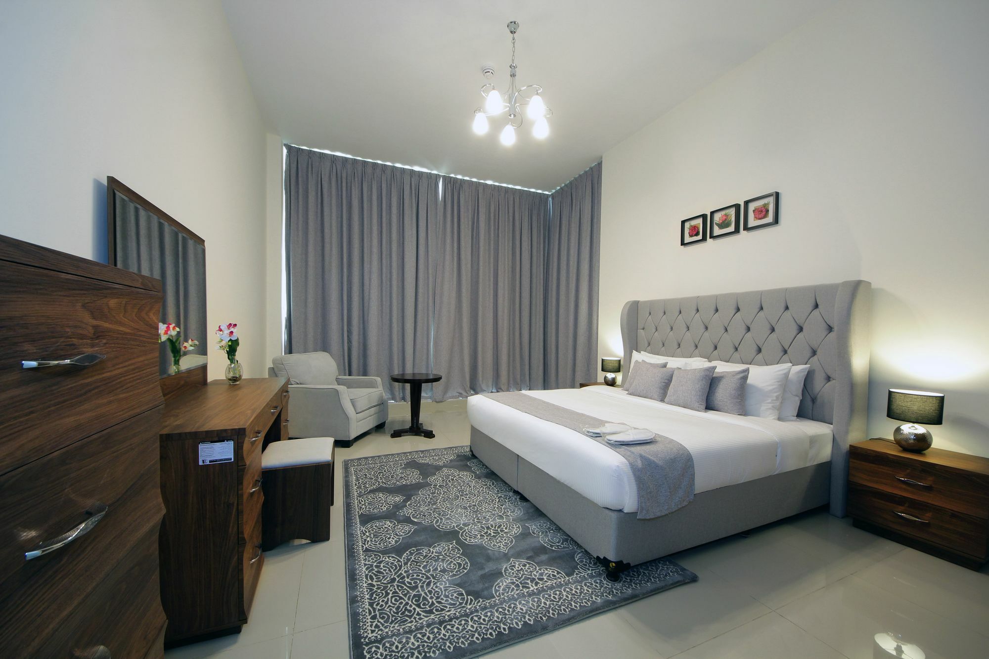 דובאי Spacious 2 Bedroom In Al Telal 11, Al Barsha 1 מראה חיצוני תמונה