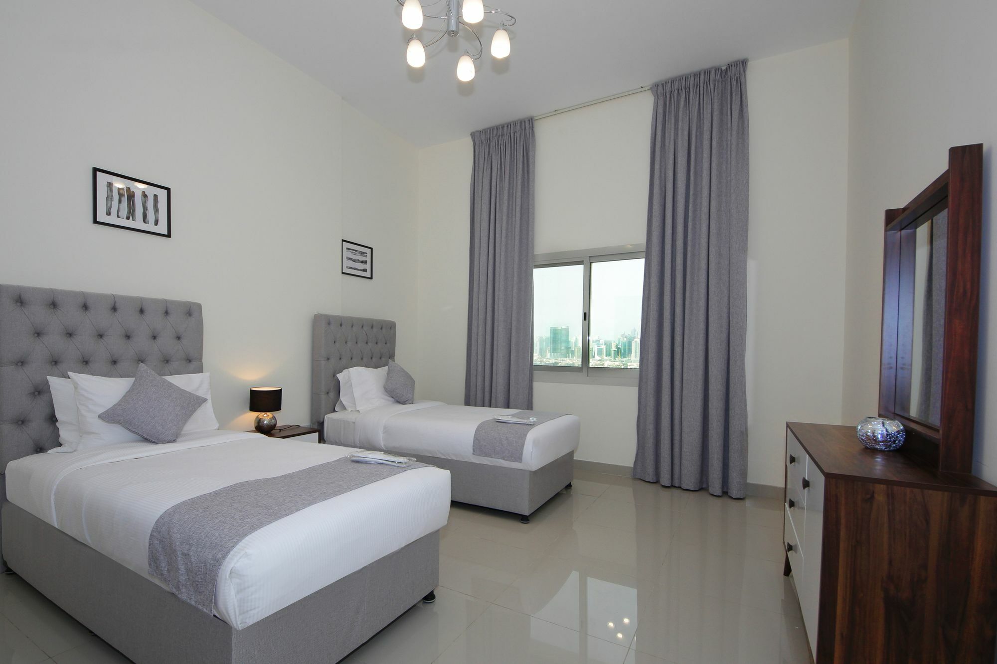דובאי Spacious 2 Bedroom In Al Telal 11, Al Barsha 1 מראה חיצוני תמונה