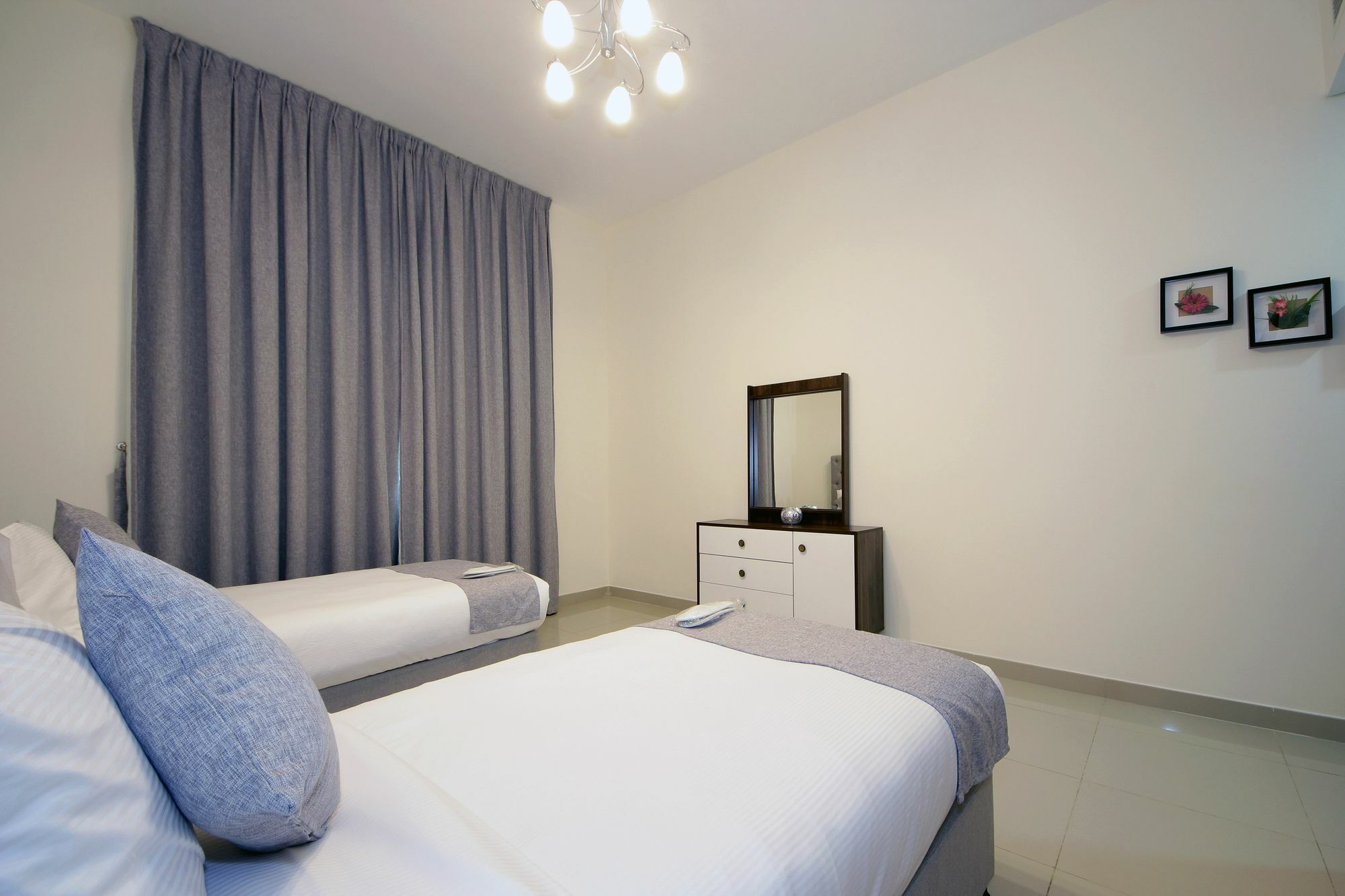 דובאי Spacious 2 Bedroom In Al Telal 11, Al Barsha 1 מראה חיצוני תמונה