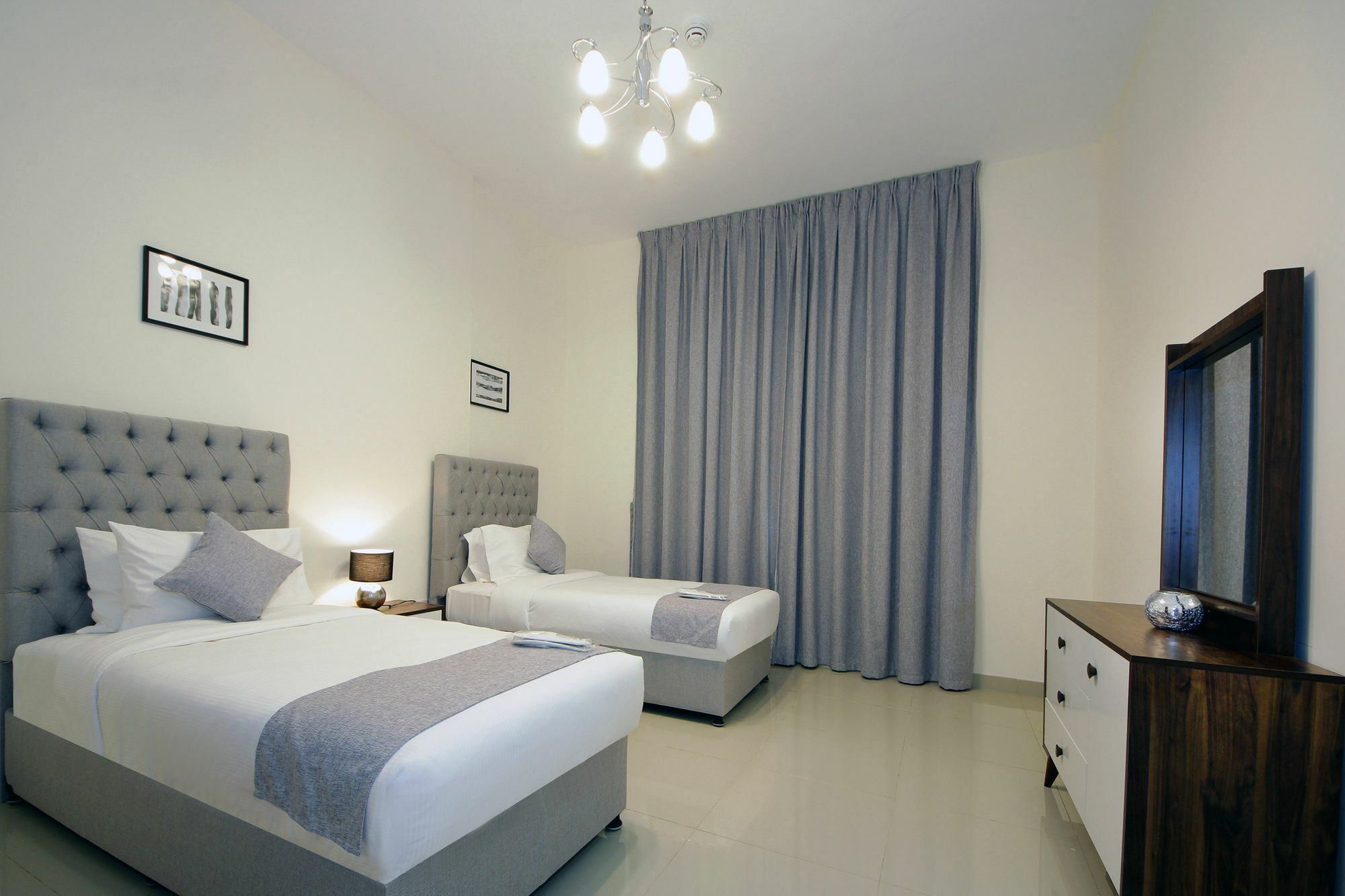 דובאי Spacious 2 Bedroom In Al Telal 11, Al Barsha 1 מראה חיצוני תמונה
