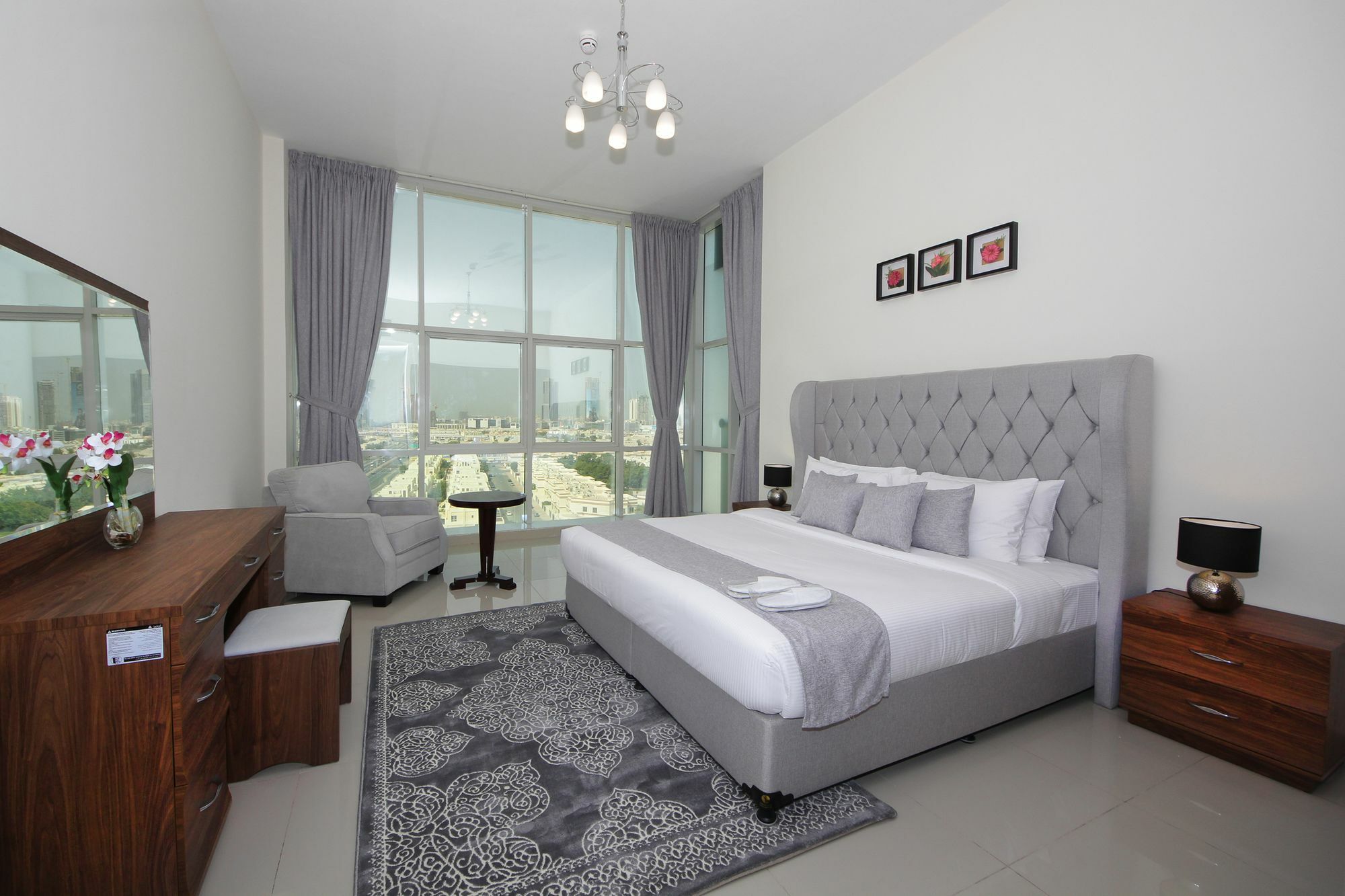 דובאי Spacious 2 Bedroom In Al Telal 11, Al Barsha 1 מראה חיצוני תמונה