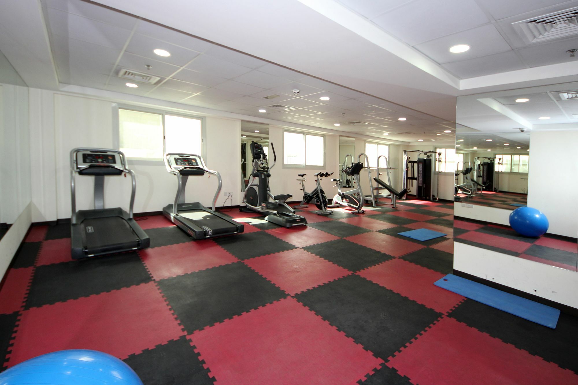 דובאי Spacious 2 Bedroom In Al Telal 11, Al Barsha 1 מראה חיצוני תמונה