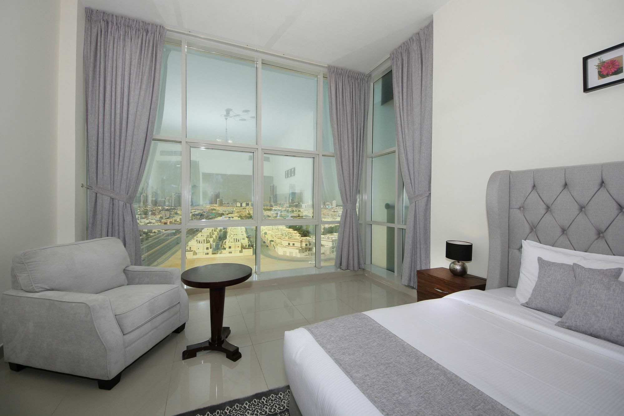 דובאי Spacious 2 Bedroom In Al Telal 11, Al Barsha 1 מראה חיצוני תמונה